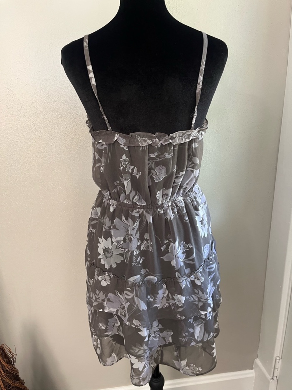 American‎ Eagle Outfitters Black and Gray Floral Strapless Sundress - Picture 4 of 9
